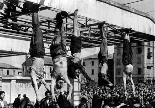Mussolini_e_Petacci_a_Piazzale_Loreto_1945